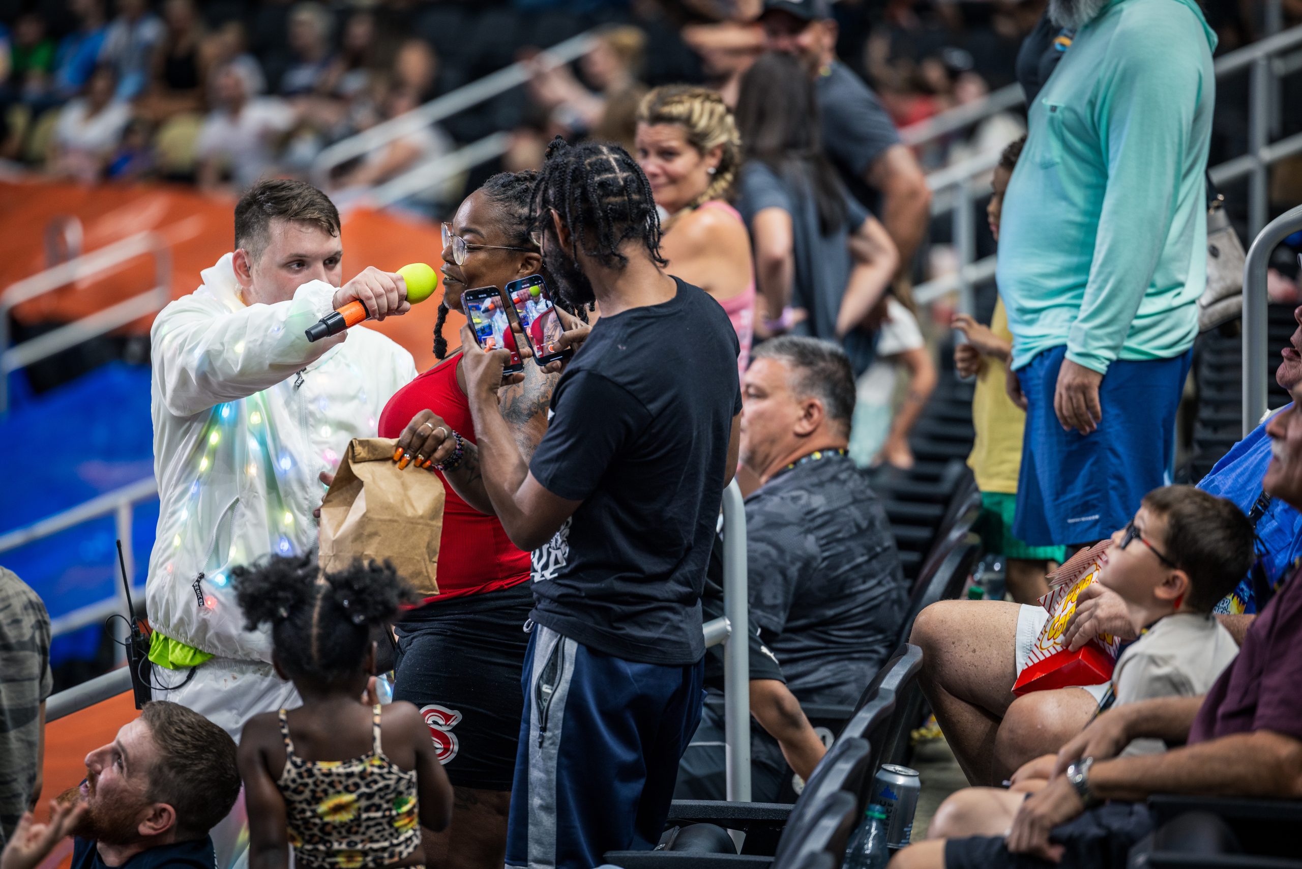 Arena e público no show Hot Wheels Monster Trucks Live